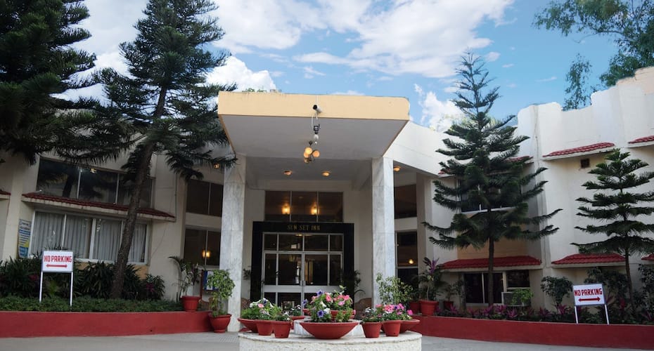 Hotel Sunset Inn Mount Abu with Swimming Pool, Mount Abu 2
